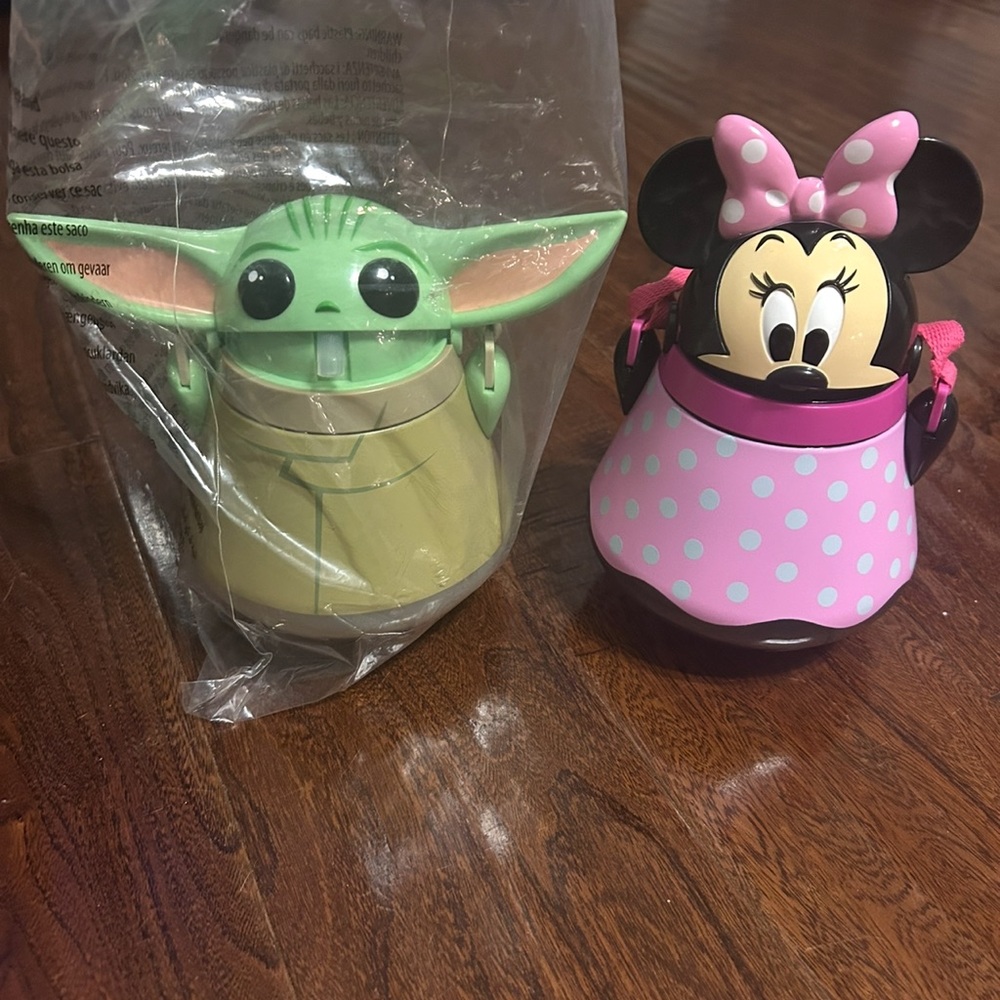 Disney Minnie Mouse & Star Wars Baby Yoda flip top Drinking cups NWT